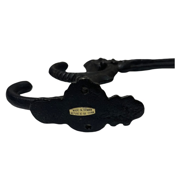 Antique Cast Iron Wall Hooks Ornate Vintage Decorative Cast Iron Scroll Hooks - Picture 4 of 5